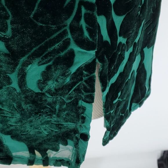 Silk Lore by Beth Terrell, velvet kelly green top. small, Oversized. - Picture 4 of 5